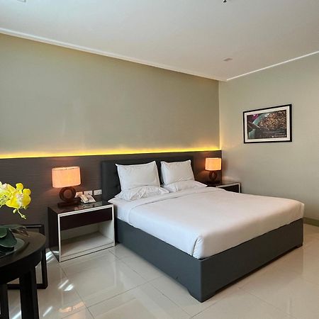 Iloilo Gateway Hotel And Suites Pavia Екстериор снимка