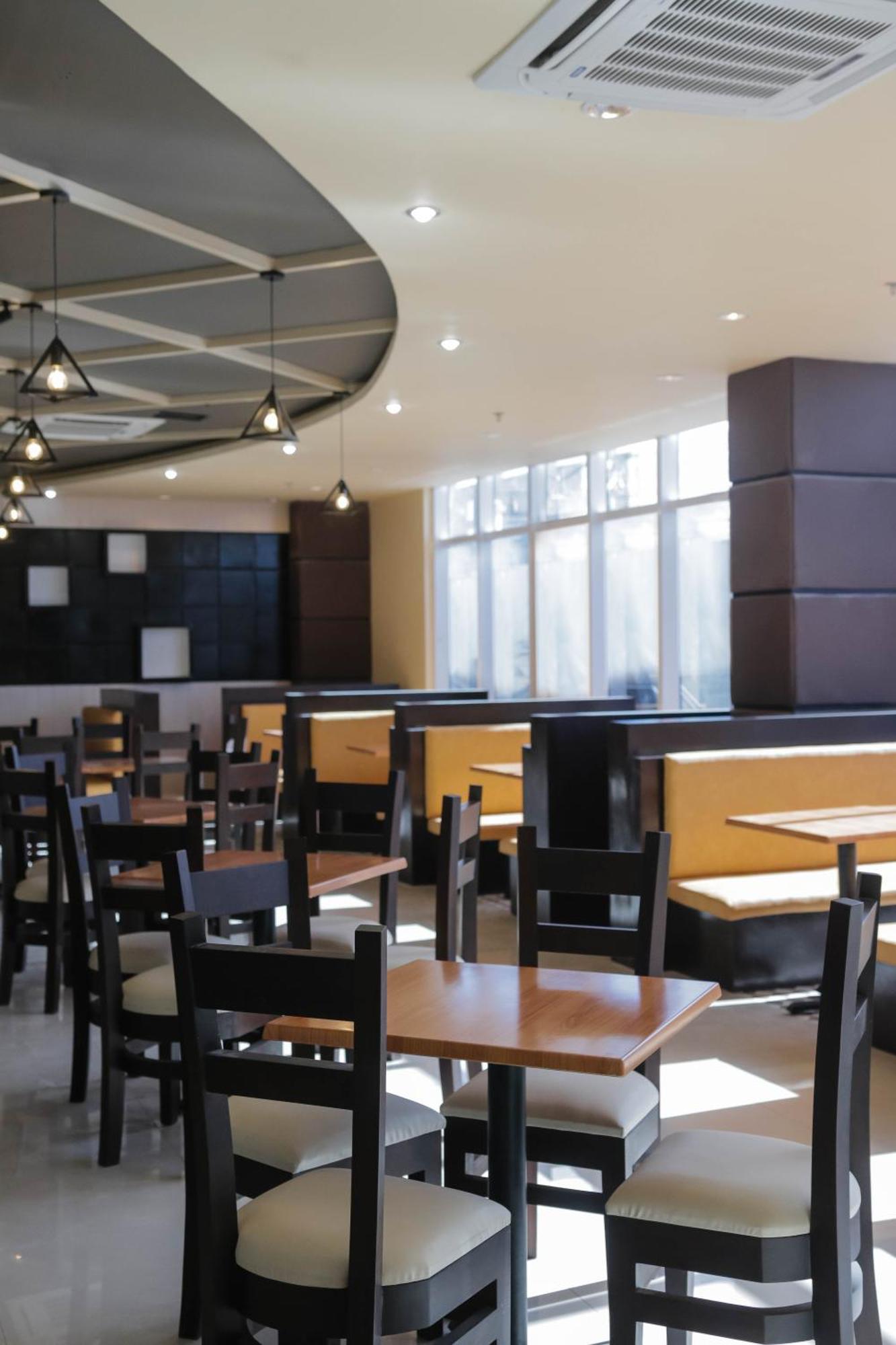 Iloilo Gateway Hotel And Suites Pavia Екстериор снимка