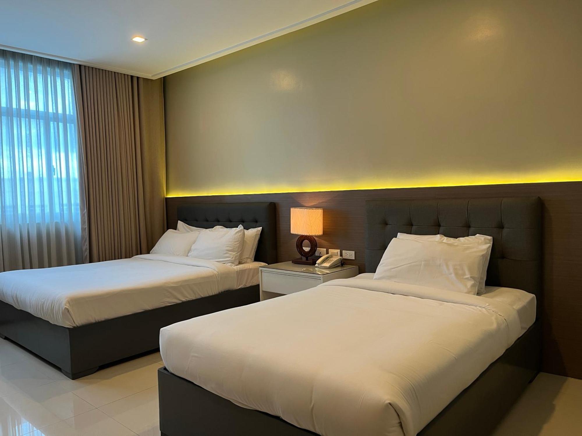 Iloilo Gateway Hotel And Suites Pavia Екстериор снимка