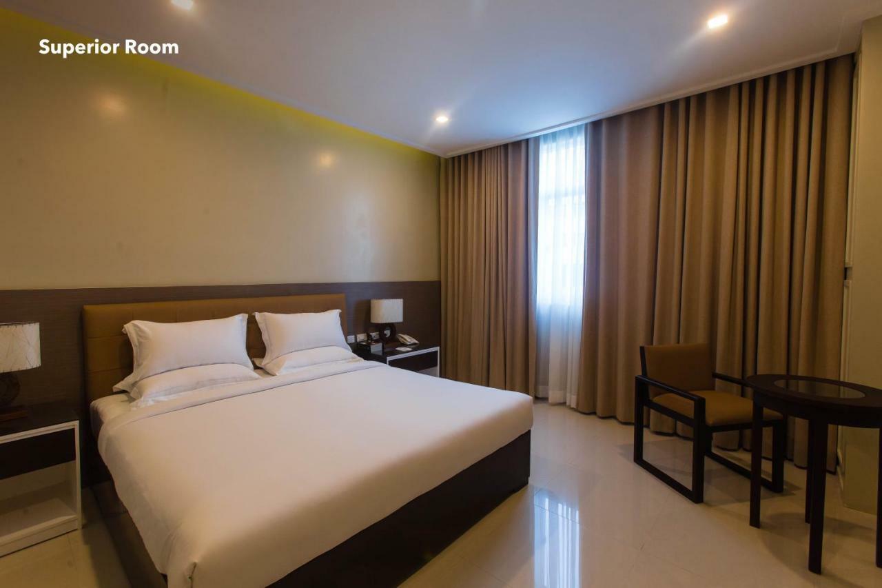 Iloilo Gateway Hotel And Suites Pavia Екстериор снимка